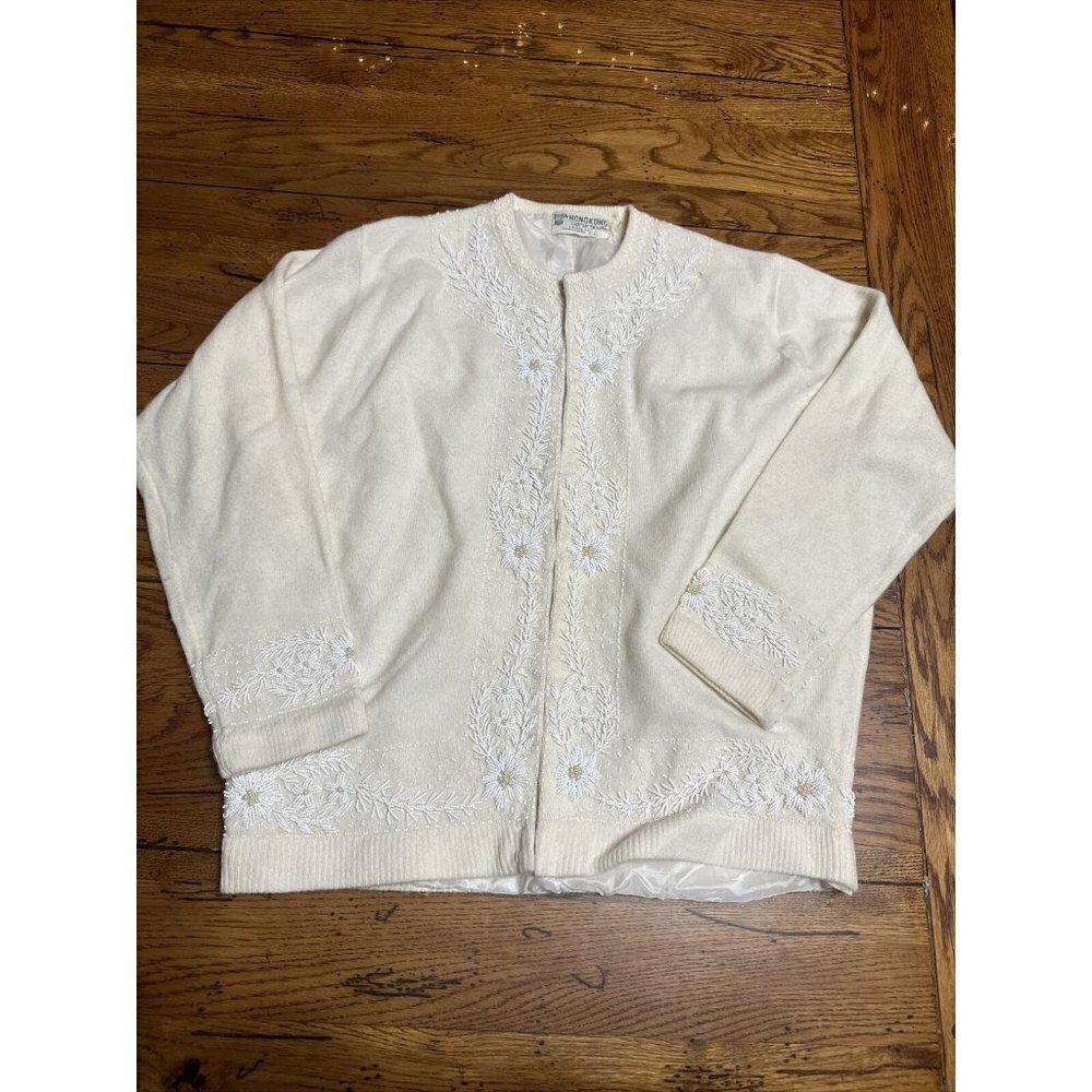𝅺vtg fine white wool cardigan sweater A53 Hong Kong women S/M